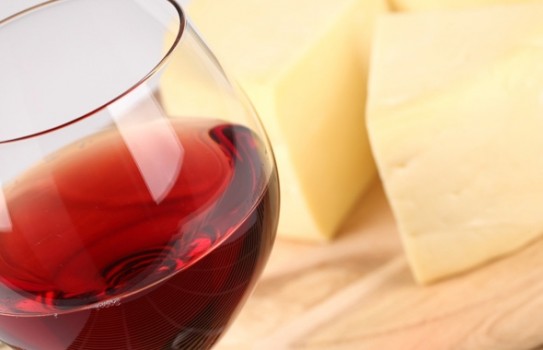 Cómo elegir un vino para un queso